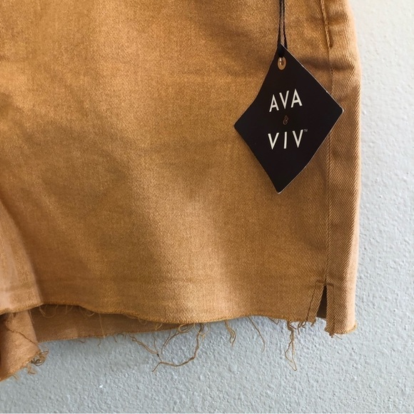 Ava & Viv Women's Raw Hem Cut-Off Mid Rise Midi Jean Shorts. Plus Size 20W - Picture 3 of 11